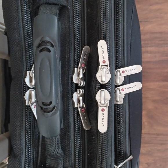 Foray Rolling Laptop/Computer/Pilot/Flight Travel Bag. Multiple Partitions - Picture 3 of 16